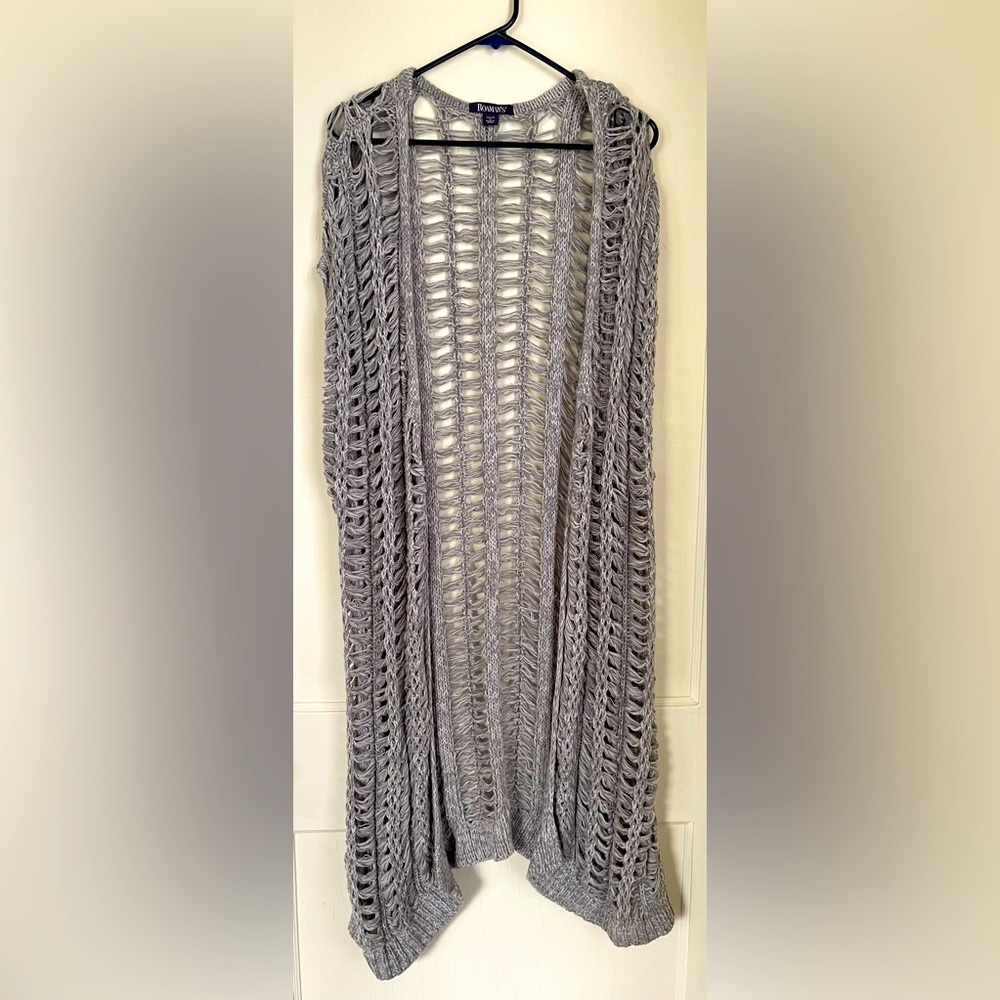 Roaman’s women’s extra long sweater vest. Size 22/24.